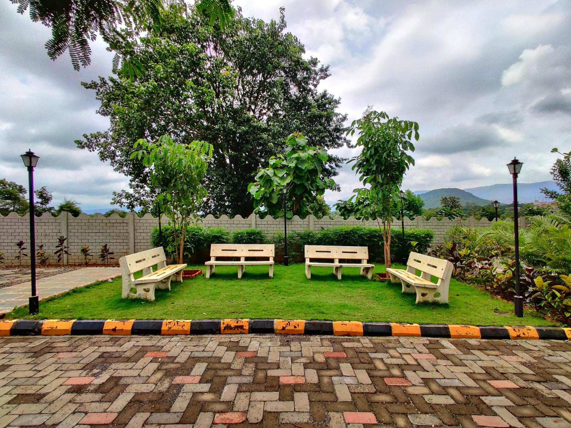 Pushpam Sanskruti Resort Karjat - A Pure Veg Resort Dhamni Exterior photo